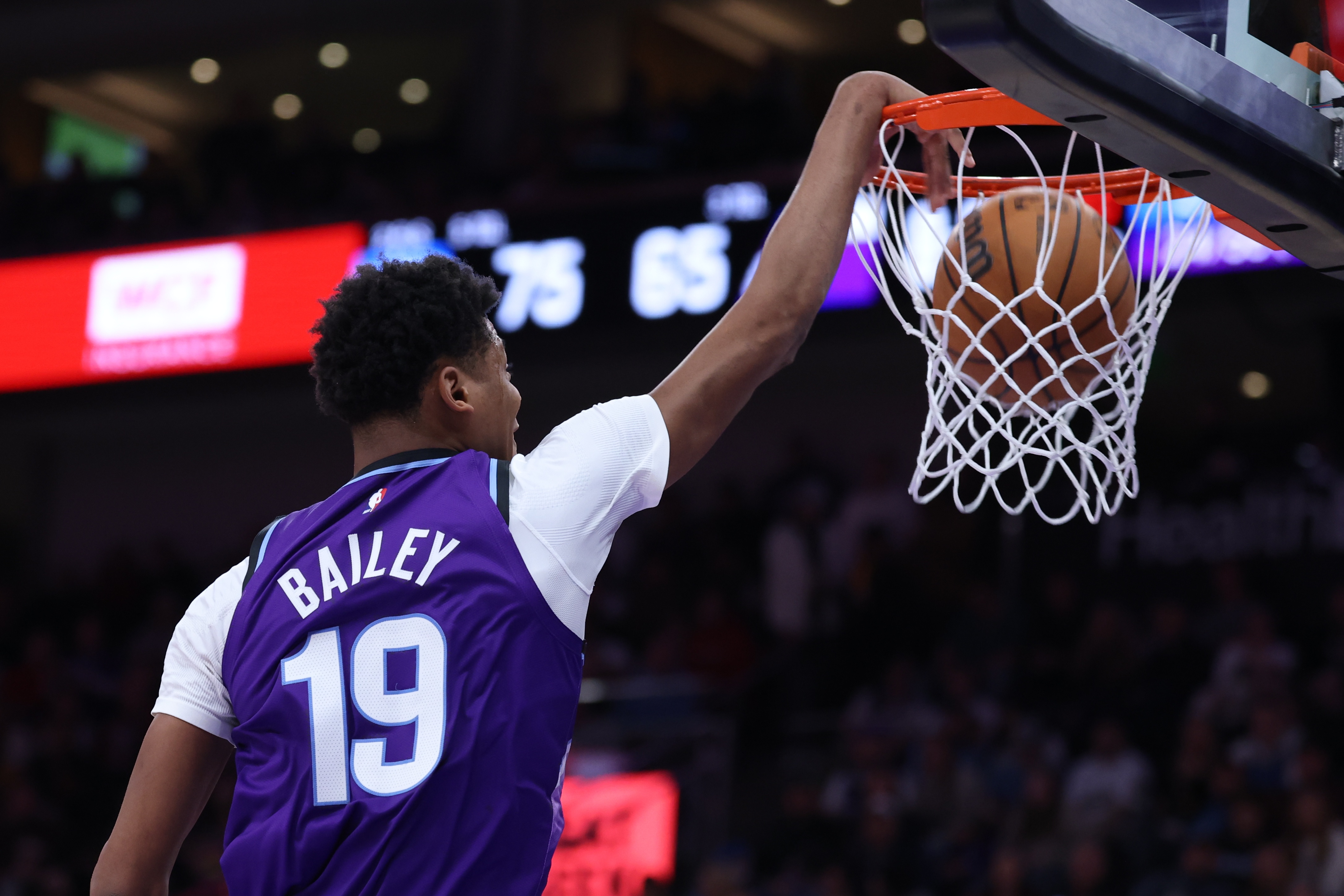 星空体育-【菜鸟】贝利25分6板 弗拉格21分11板 科比·桑德斯11分&amp;三分4中3