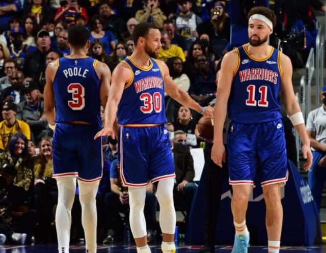 包夹库里策略成强队坟场 勇士三叉戟展现可怖火力