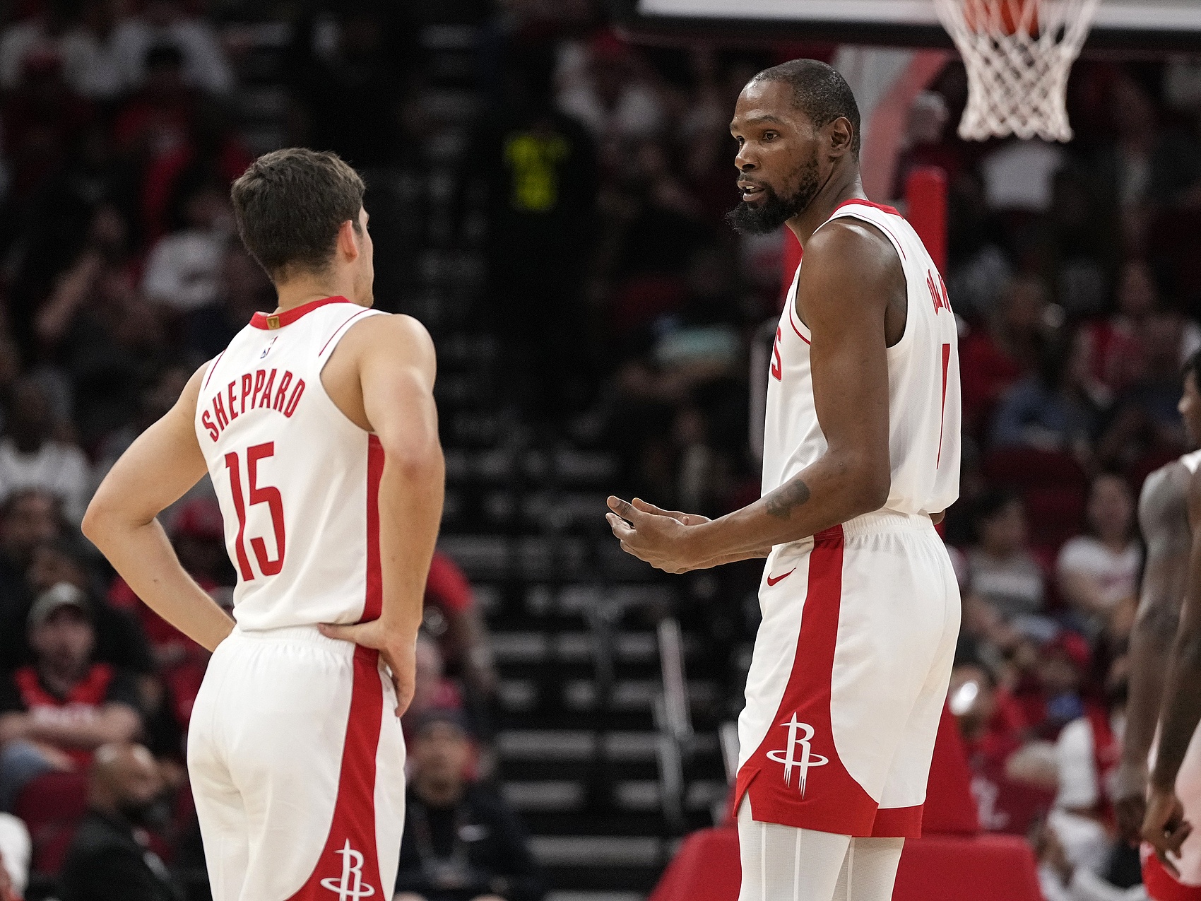 星空体育官方网站-杜兰特：我之前常跟谢泼德说 别打得那么快 他现在节奏把控进步大